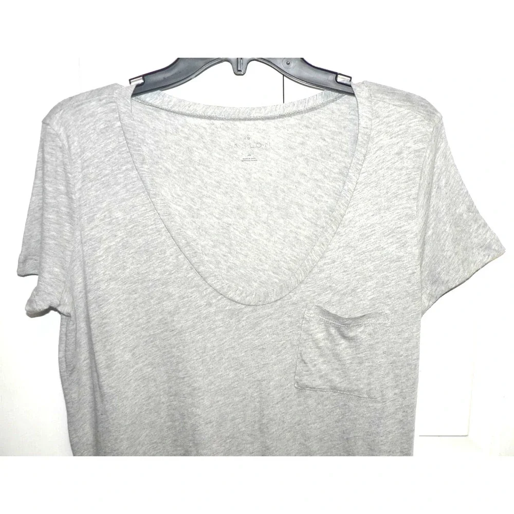 Caslon Women's Rounded V Short Sleeve Cotton/Modal Pocket Tee in Grey Heather XS